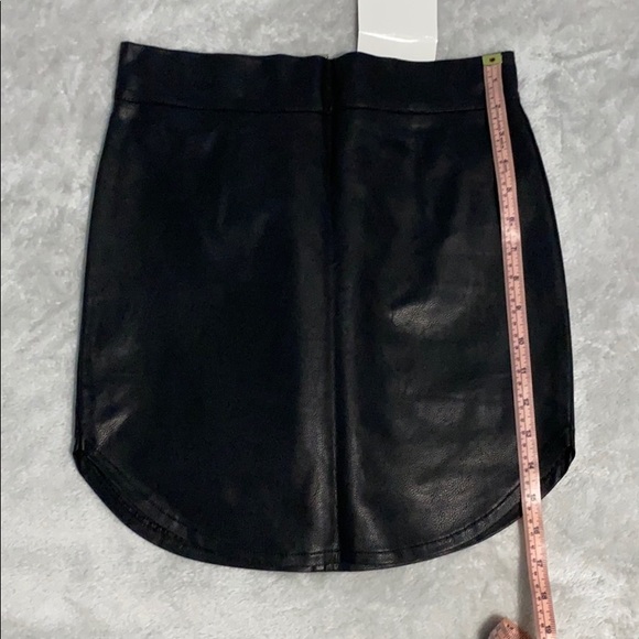 ❌SOLD❌ NWT Naked Wardrobe Scoop to the Side Skirt - Picture 6 of 7